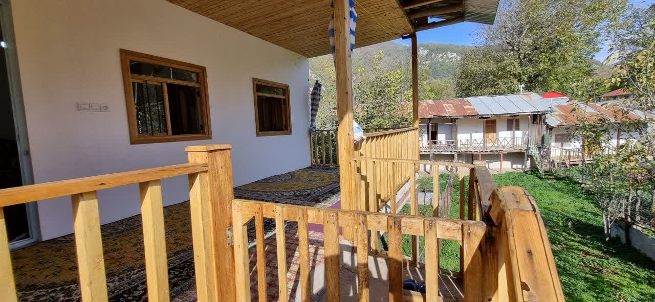 آپارتمان حیاط دار طبقه ی بالا تک خواب 